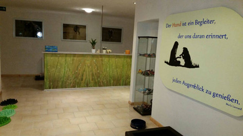 Eingangsbereich des HundeRehaZentrums Niedersachsen